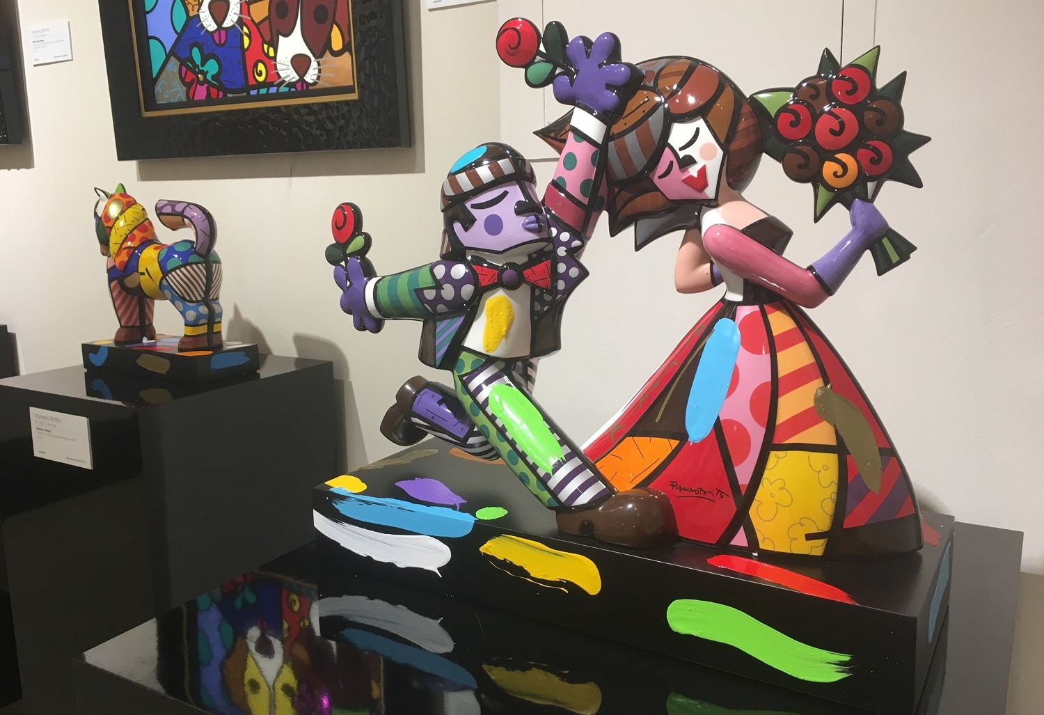 "Follow Me" (2018) by Romero Britto, sculpture