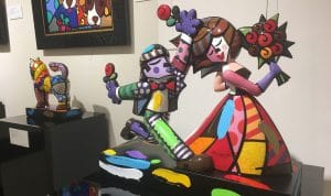 "Follow Me" (2018) by Romero Britto, sculpture