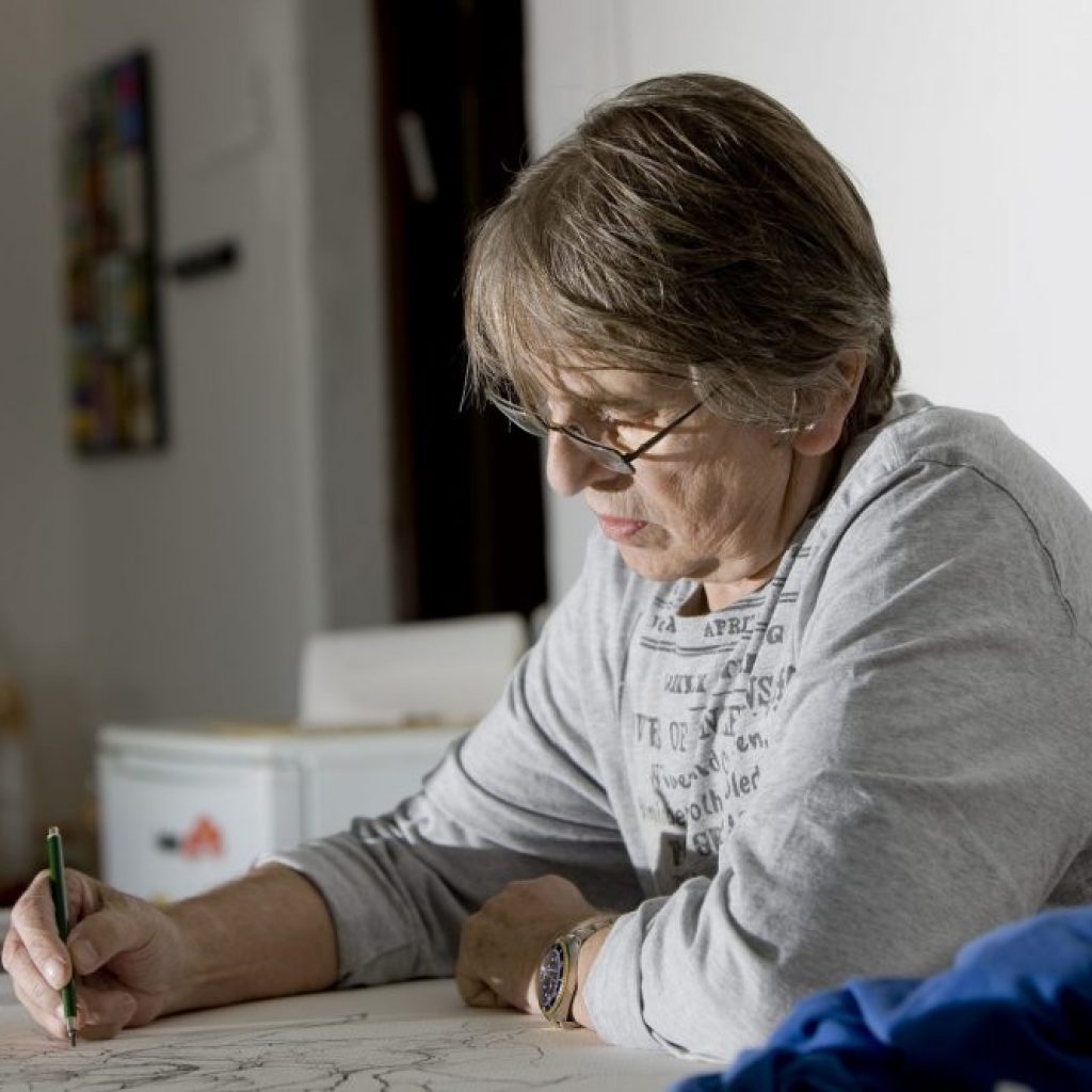 Itzchak Tarkay working in his studio.