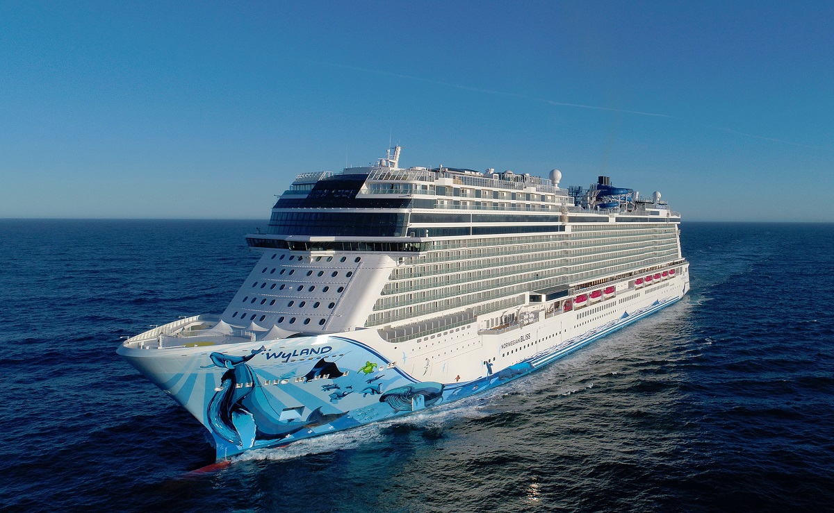 Norwegian Bliss at sea, featuring original hull art by Wyland. (Image courtesy of Meyer Werft)