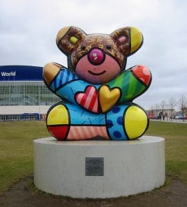 Britto's "Best Buddies Friendship Bear" sculpture in Berlin, Germany.