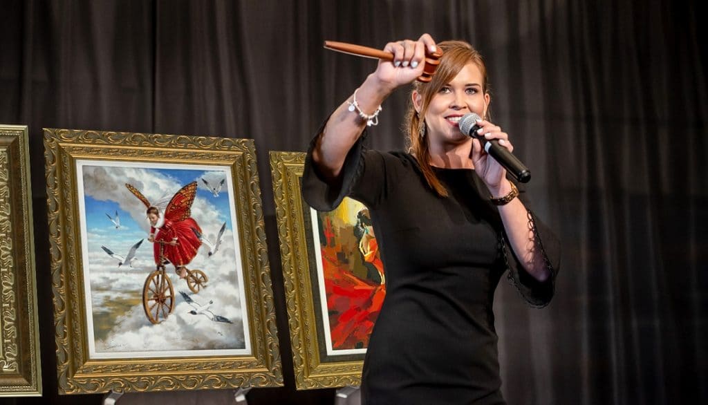 Auctioneer Nikki van der Merwe gets the crowd excited at a Park West auction.