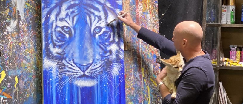 Watch Stephen Fishwick Make Art Come Alive in His Incredible Paintings