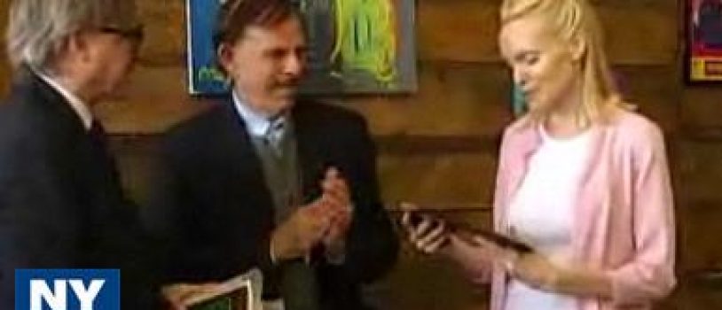 Artist Peter Max Receives Preserve Putnam Award for Charity Work