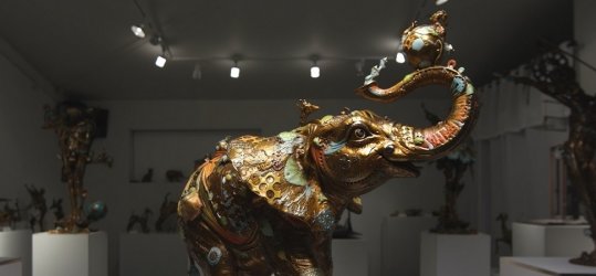 Watch Artist Nano Lopez Transform Clay into Unforgettable Bronze Sculptures